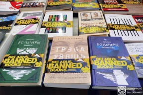 Конвейер репрессий. В Бресте продали квартиру политзаключенного, который ходил на суды. Сколько книг запрещено в Беларуси по политическим причинам